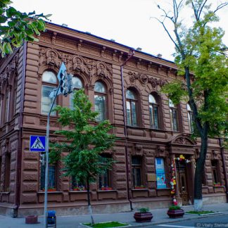 Пример рустованных фасадов в Киеве. Строительные профили и уголки в интернет-магазине А2+